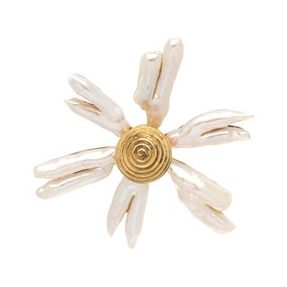 CHRISTOPHER WALLING, YELLOW GOLD AND CULTURED BIWA PEARL FLOWER BROOCH