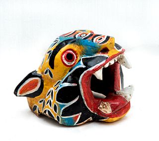 Máscara de jaguar. México. Siglo XX. Elaborada en madera policromada.