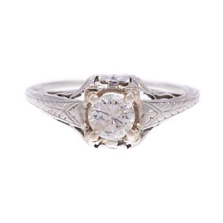 An Art Deco Diamond Ring in 18K White Gold