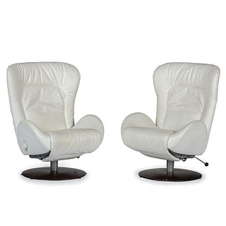 A Pair of White Leather Contemporary Recliners