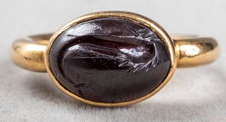 Vintage 18K Yellow Gold Oval Garnet Intaglio Ring