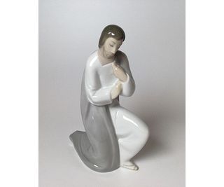 Lladro Figure Man Kneeling