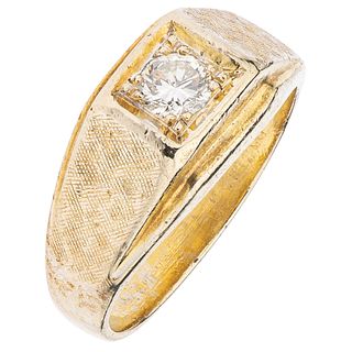 DIAMOND RING IN 14K YELLOW GOLD  Weight: 8.7 g. Size: 8 ¾   1 Brilliant cut diamond ~0.40 ct Clarity:...