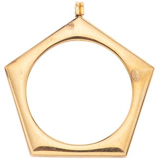 16K YELLOW GOLD PENDANT Weight: 17.5 g. Size: 1.8 x 2" (4.8 x 5.2 cm)