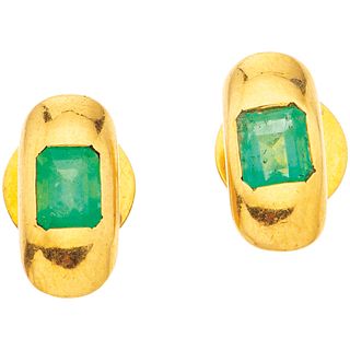 PAIR OF EARRINGS WITH EMERALDS IN 18K YELLOW GOLD Weight: 11.8 g. Size: 0.27 x 0.62" (0.7 x 1.6 cm) 2 Octagonal cut emeralds ~1.50 ct (one chipped)