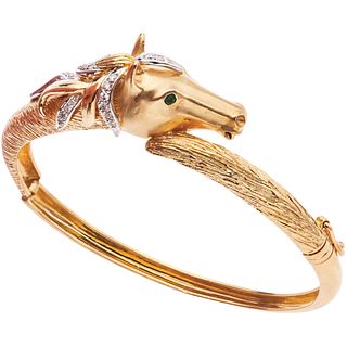 EMERALDS AND DIAMOND BRACELET IN 14K YELLOW GOLD Horse design. Rigid. Box clasp.