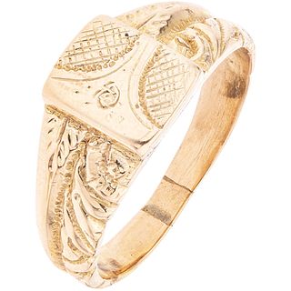 14K YELLOW GOLD RING Weight: 5.0 g. Size: 7 ½