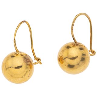 PAIR OF 18K YELLOW GOLD EARRINGS Weight: 4.5 g. Size: 0.55 x 0.94" (1.4 x 2.4 cm)
