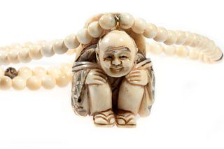 Chinese carved netsuke/pendant on beaded chain