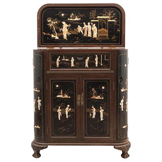 BAR CHINA, 20TH CENTURY Made of lacquered wood With folding cover, 2 lower doors 57.8 x 36.2 x 18.1" (147 x 92 x 46 cm)