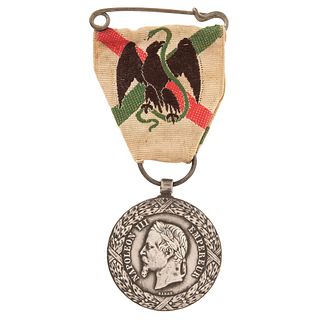 COMMEMORATIVE MEDAL EXPEDITION DU MEXIQUE, MEXICO, 1865 Made of silver with silk ribbon 1.1" (3 cm) in diameter