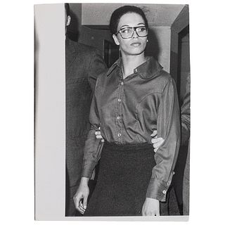 [DAVIS, Angela (b. 1944)]. Press photograph of Davis after her arrest by the FBI. [New York], 27 October 1970. 