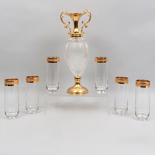 Lote de vasos y florero. Alemania y otro, siglo XX. Elaborado en cristal cortado con aplicaciones de metal y esmalte dorado. Pz: 7