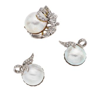 Anillo y par de aretes vintage con perlas y simulantes en plata .925. 3 medias perlas cultivadas color gris de 15 mm. Talla: 7 1...