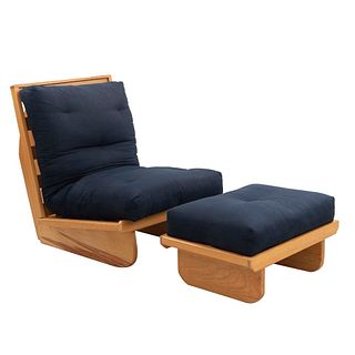 Futón. México. Siglo XXI. Marca Futon Tanoshii. Estructura de madera. A dos cuerpos. Con respaldo y asiento acojinado.