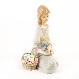 Flower Song 01007607 - Lladro Porcelain Figure