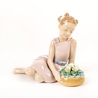 Flower Arrangement Girl 01008573 - Lladro Porcelain Figure