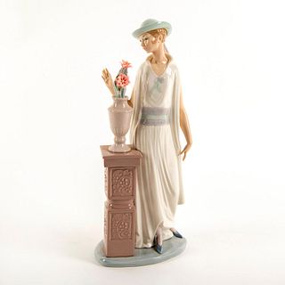Lady Grand Casino 1015175 - Lladro Porcelain Figure