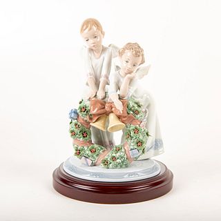 A Heavenly Christmas 01001863 - Lladro Porcelain Figure