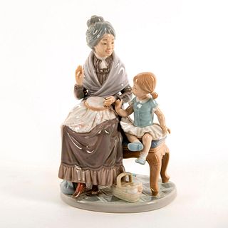 A Visit with Granny 1005305 - Lladro Porcelain Figure