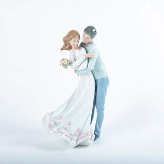 Love's Embrace 01006704 - Lladro Porcelain Figure