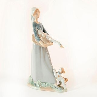 Girl w/Goose & Dog 1004866 - Lladro Porcelain Figure