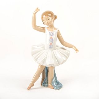 Little Ballerina II 01008126 - Lladro Porcelain Figure
