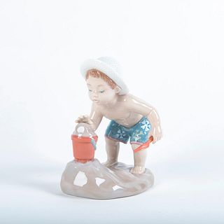 Playing In The Sand 01008440 - Lladro Porcelain Figure