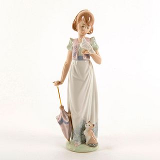 Summer Stroll 1007611 - Lladro Porcelain Figure