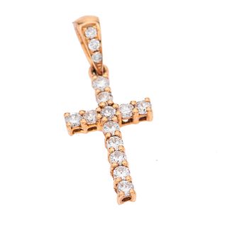 Cruz con diamantes en oro rosa de 14k. 15 diamantes corte 8 x 8. Peso: 0.5 g.