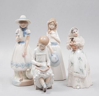 Lote de 4 figuras decorativas. España, otro. Siglo XX. Elaboradas en porcelana NAO y Mirmasu. Acabado brillante y mate.