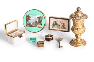 Lot consisting of 8 different objects and two miniatures