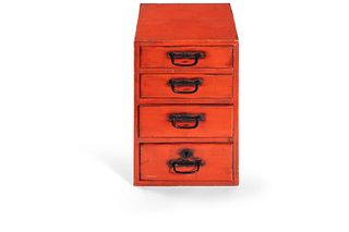 Lot consisting of two small red lacquered furniture: a small table and a chest of drawers with three drawers