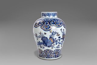 Blue and white porcelain vase, 20th century China
