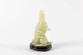Jade sculpture depicting sitting Guanyn, Republic of China