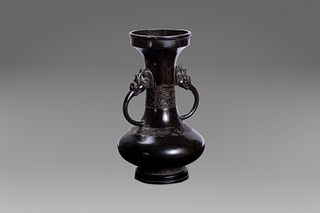 Double-edged bronze vase with dragons' heads and geometric decoration, China 19th century