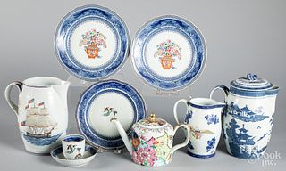 Nine pieces of Mottahedeh export style porcelain