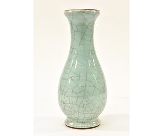 Chinese Porcelain Crackleware Vase