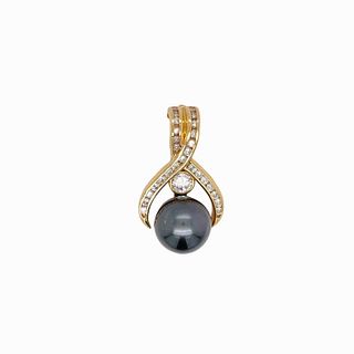 18K Pearl And Diamond Pendent
