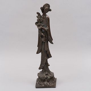 Quan Yin. Siglo XX. Fundición en bronce.  47 cm de altura