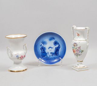 Lote de 3 piezas. Alemania y Dinamarca. Elaboradas en porcelana Dresden y Bavaria. Marca Désirée, Leftmann y Carl Thieme Saxonian.