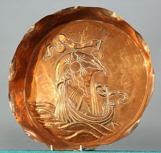 A LARGE ARTS AND CRAFTS COPPER DISH, the gallery with crimp
