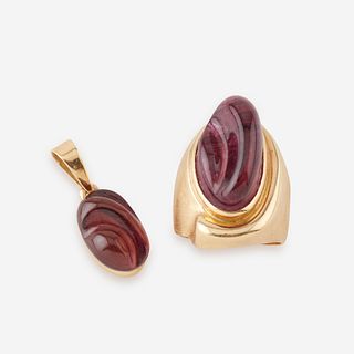A carved tourmaline and eighteen karat gold pendant with matching ring, Burle Marx and Bruno Guidi,