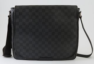 Louis Vuitton Black and Grey Damier Graphite MM Daniel Shoulder Bag, with silver hardware and canvas adjustable shoulder strap, the magnetic closure a