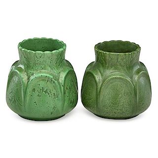 ROSEVILLE Two vases, Egypto and Chloron
