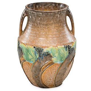 ROSEVILLE Rare experimental vase
