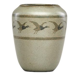 MARBLEHEAD Large vase with flying geese