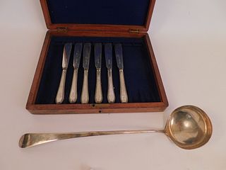 CASED SILVER FISH KNIVES & COIN LADLE 