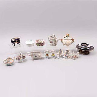 Lote de 18 piezas. Diferentes orígenes y diseños. SXX. En porcelana. Marca Wedgwood, Arta, Maruyama y JLMenau Graf Von Henneberg.