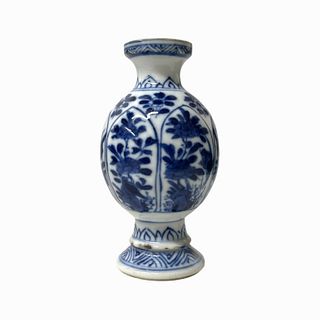 Floral-Pattern Chinese Vase